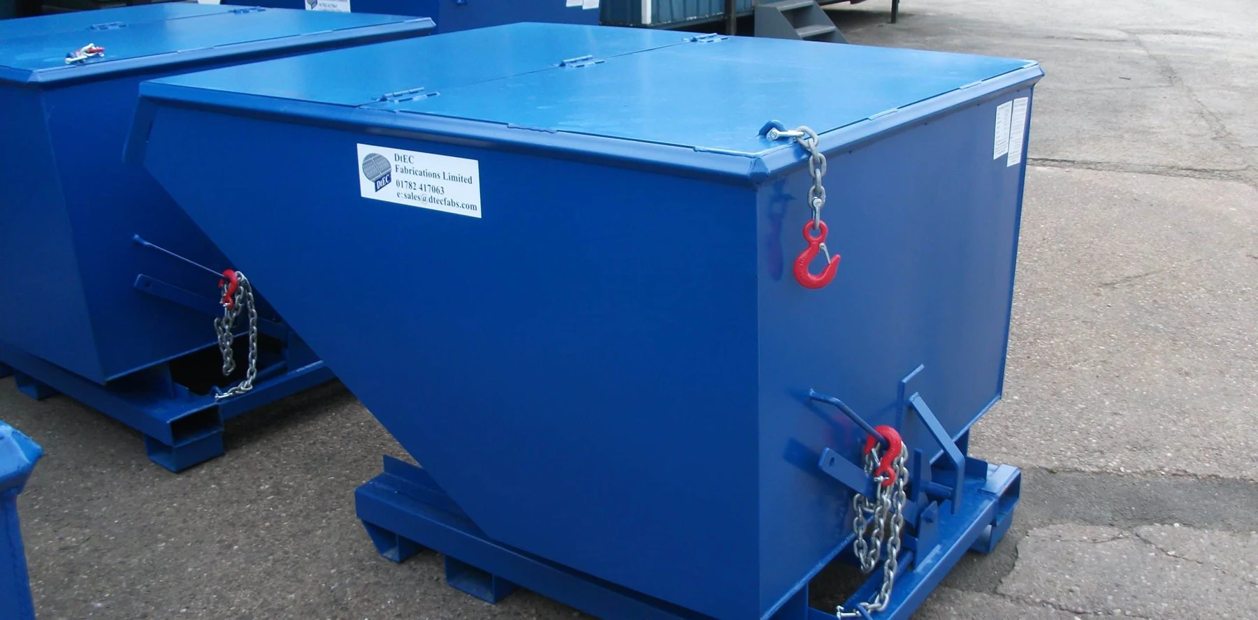 Blue tipping skips with lids
